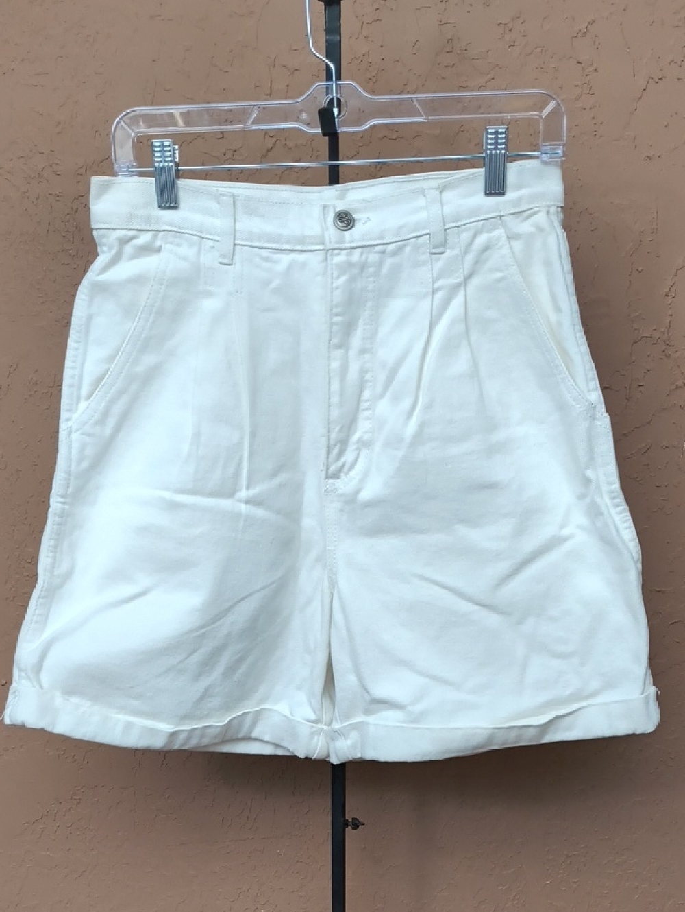bill blass Women's High-Waist Pleated White Denim Shorts Size 10
